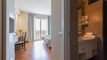 Suíte luxo, vista para o mar | 1 quarto, cofres nos quartos, quartos à prova de som, Wi-Fi de cortesia