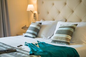 Classic Double or Twin Room, Partial Sea View