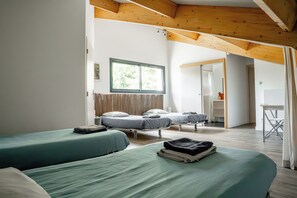 5 bedrooms, WiFi, bed sheets, wheelchair access