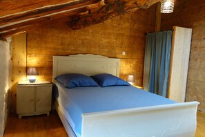 5 chambres, fer et planche à repasser, lit parapluie, Wi-Fi