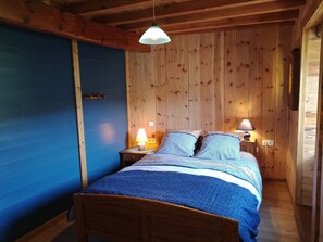 5 bedrooms, iron/ironing board, travel crib, WiFi