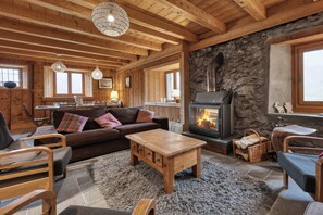 TV, fireplace, DVD player, books - Chalet 10 pers, on the slopes, Mont Blanc view (St nicolas de veroce / st gervais les ba)