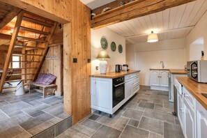 Fridge, microwave, oven, stovetop - Chalet 10 pers, on the slopes, Mont Blanc view (St nicolas de veroce / st gervais les ba)