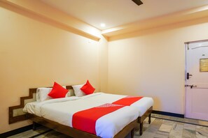 Deluxe Double Room | 1 bedroom, laptop workspace, WiFi, bed sheets - OYO 49253 Raja Residency (Hyderabad)