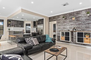 Interior - La Sienna - Sellicks Beach - C21 SouthCoast Holidays (Sellicks Beach)