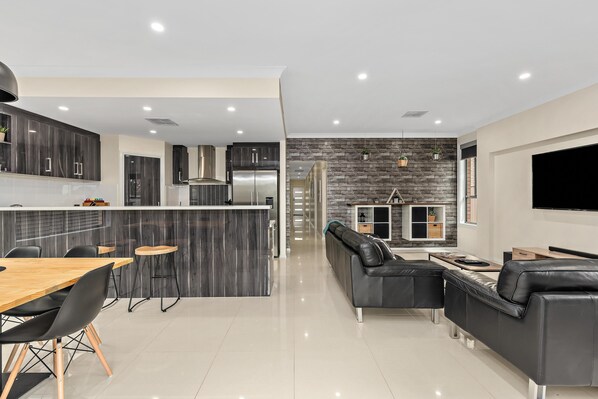 Interior - La Sienna - Sellicks Beach - C21 SouthCoast Holidays (Sellicks Beach)