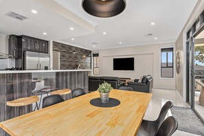 Dining - La Sienna - Sellicks Beach - C21 SouthCoast Holidays (Sellicks Beach)