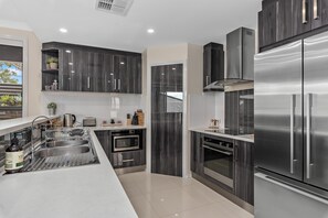 Fridge, microwave, oven, stovetop - La Sienna - Sellicks Beach - C21 SouthCoast Holidays (Sellicks Beach)
