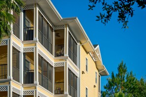 Exterior - 4th floor condo w/ hot tub, balcony, shared pools, sauna, gym, near theme parks (Kissimmee)
