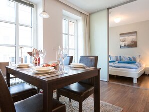 Dining - Beach, shopping, relaxing - all very close by (Sylt)