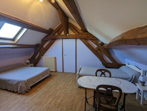 7 chambres, fer et planche à repasser, lit parapluie, Wi-Fi gratuit