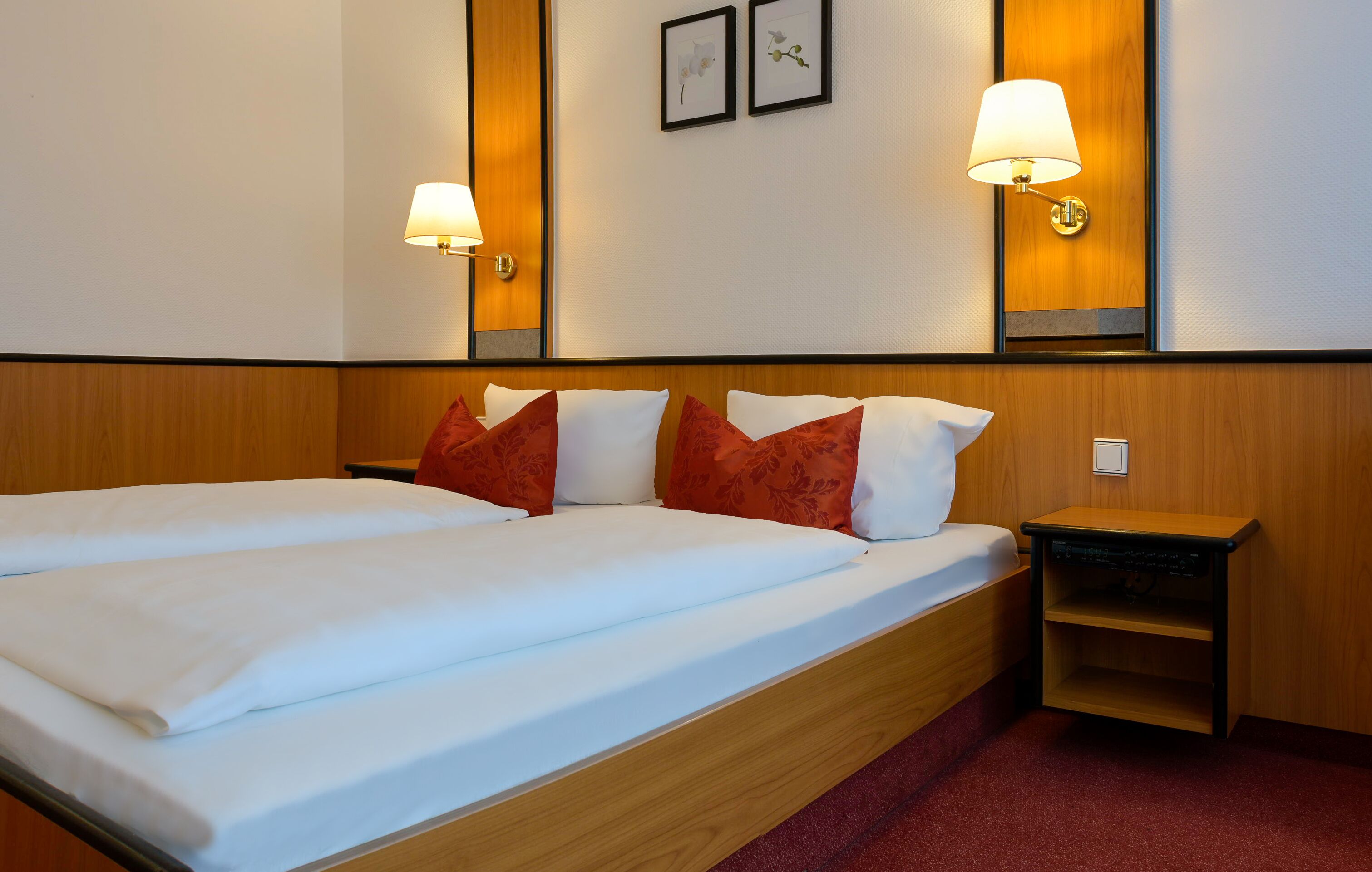 standard double room | desk, blackout curtains, free wifi, bed sheets