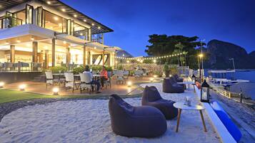 Petit déjeuner, déjeuner et dßner servis sur place