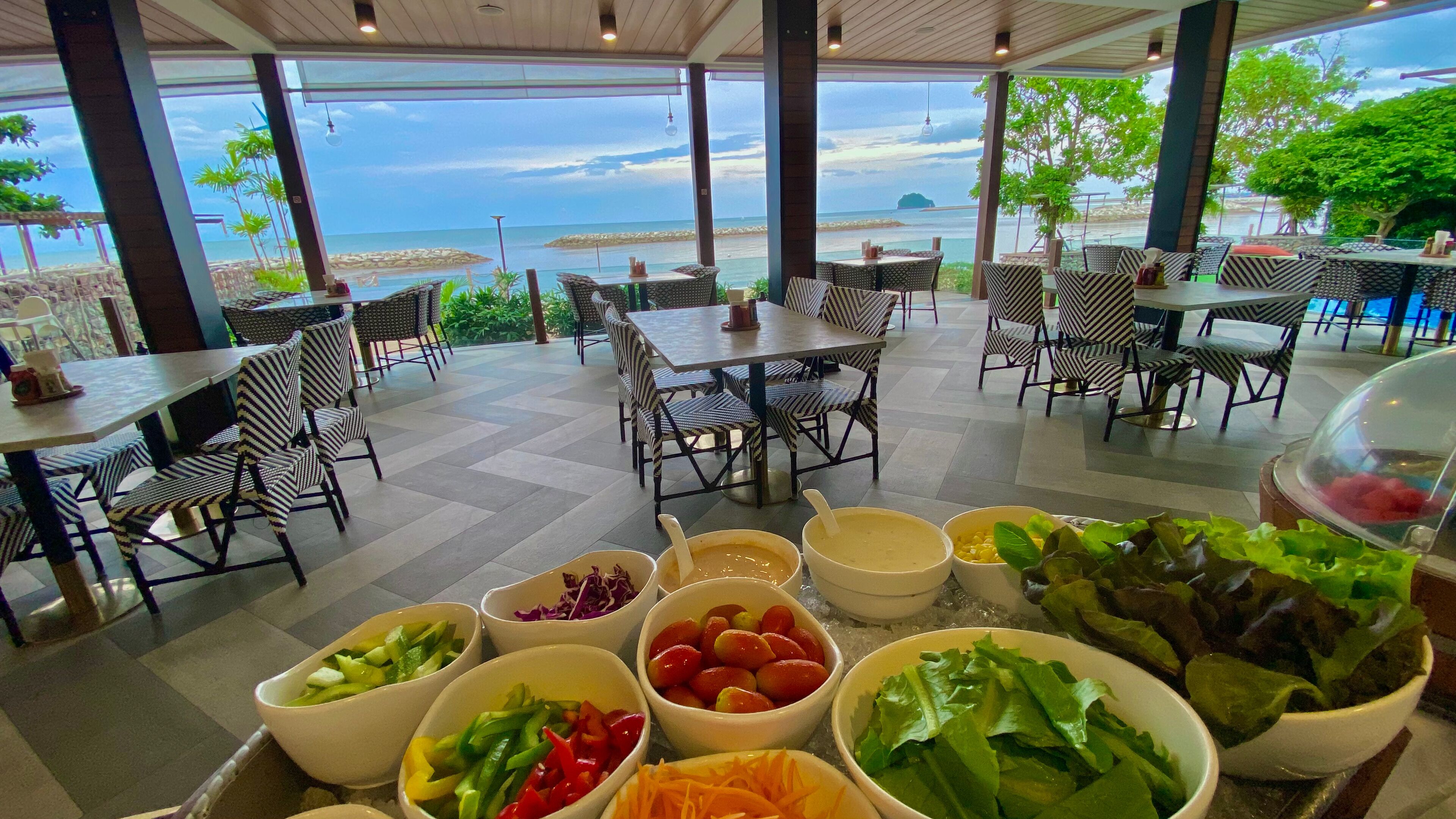 Breakfast, lunch and dinner served