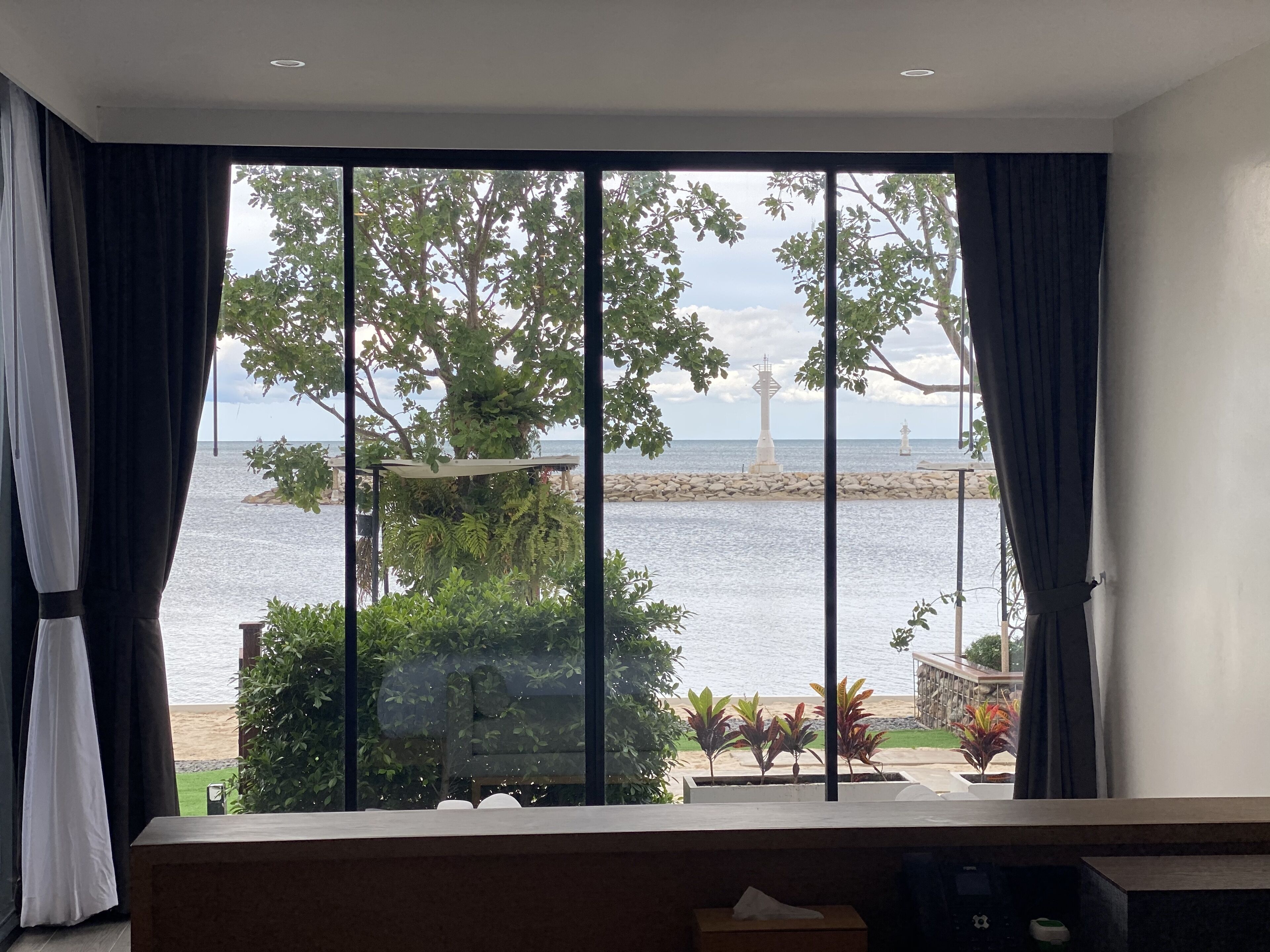 Light House Pool Suite | 高級寢具、Select Comfort 床墊、迷你吧贈品、房內夾萬