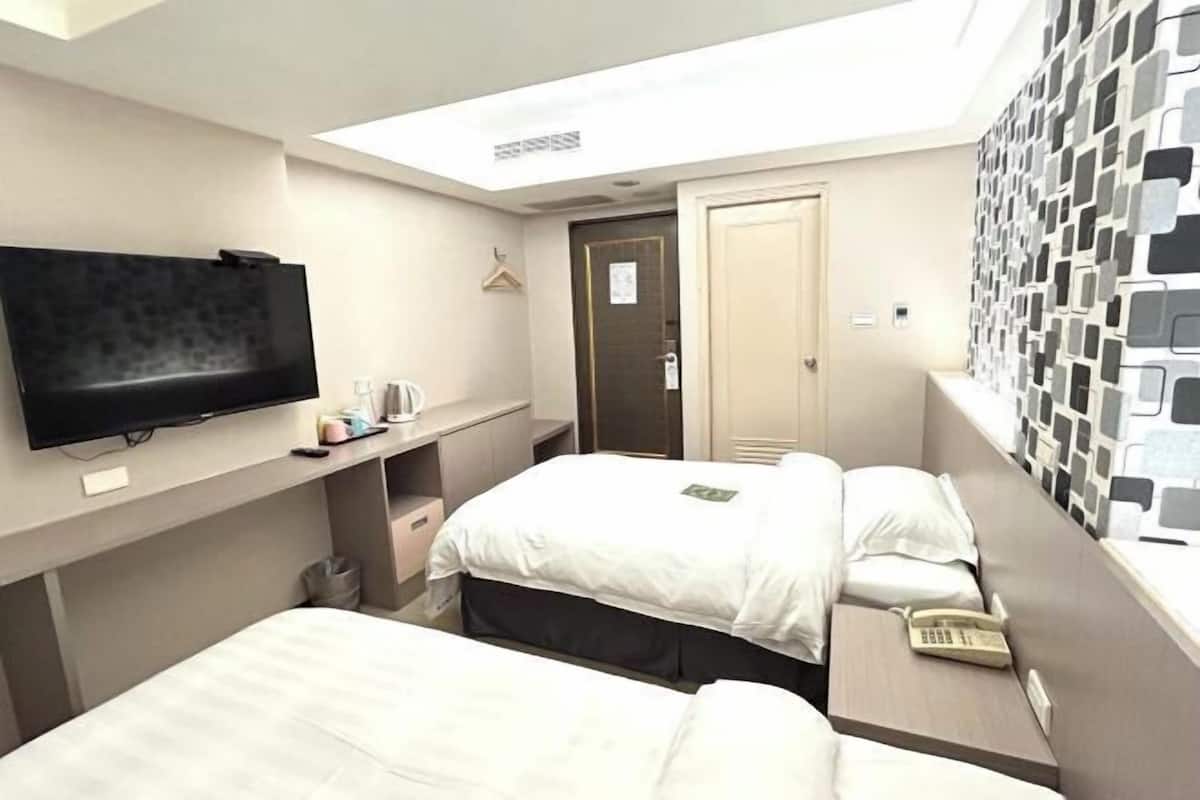 Premium bedding, down duvets, Select Comfort beds, desk