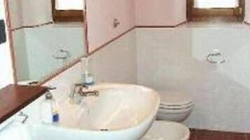 Haartrockner, Handtücher, Seife, Shampoo