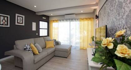 Monte S José House (3 suites. Large private garden and pool) in quiet location