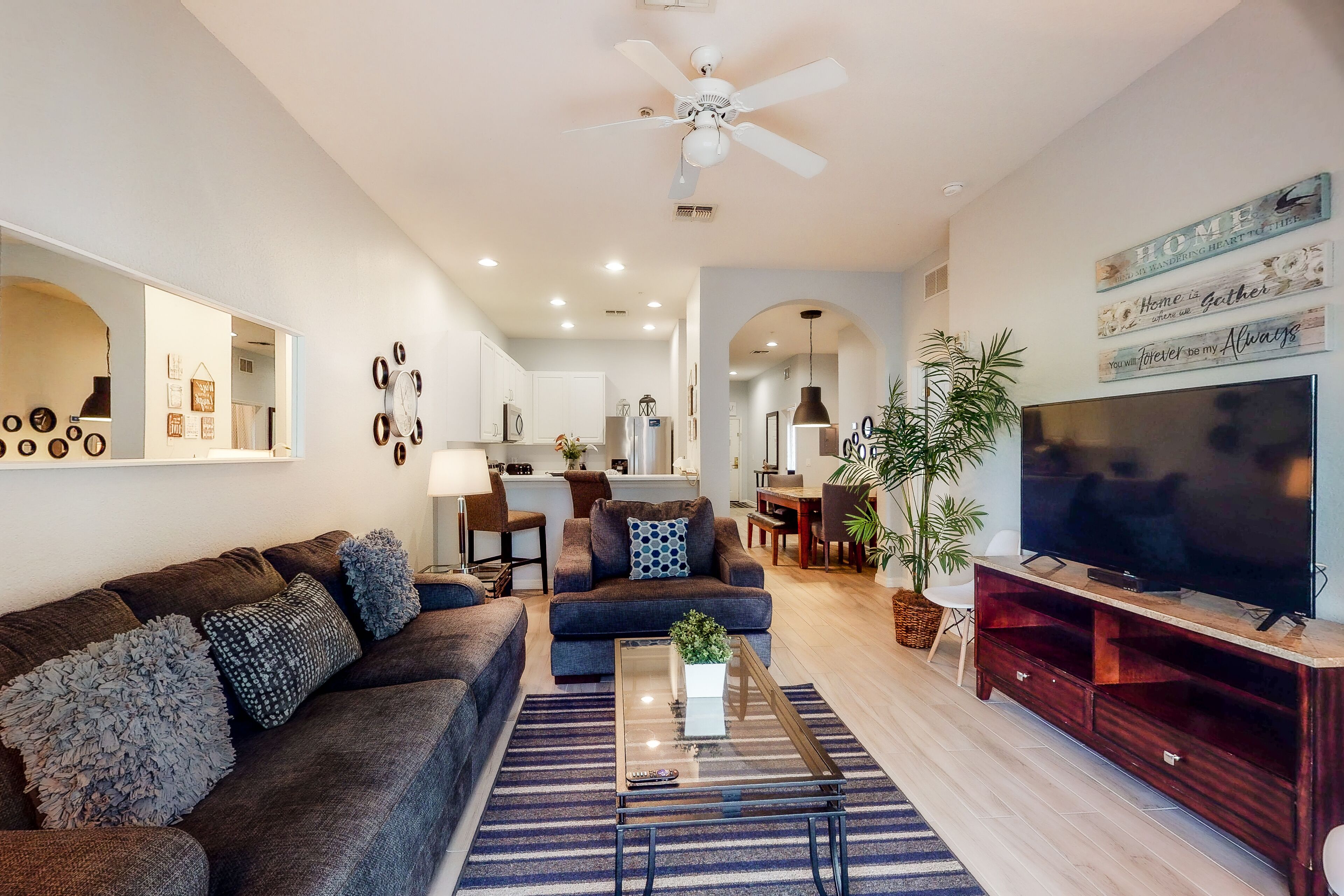 Televisión, reproductor de DVD, futbolito y tenis de mesa 