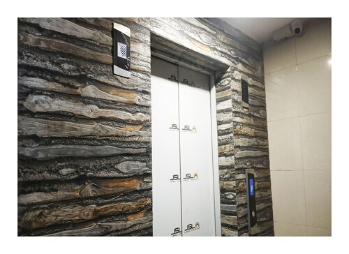 Short Stay In Saket (2BHK Near Max with LIFT)