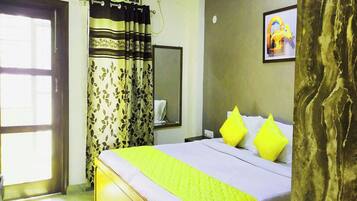 2 bedrooms, desk, soundproofing, iron/ironing board