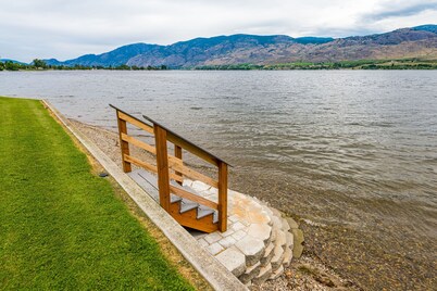Easy access Lake Osoyoos Waterfront Home