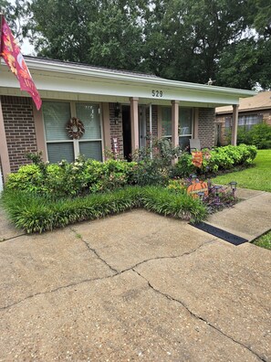 Exterior - Reviews Location Amenities Pet Friendly Owner Managed-Do I have your attention? (Foley)