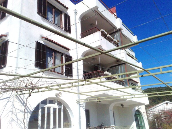 Exterior - Town center triple room with parking place (Ulcinj)