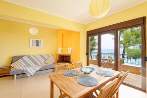 Villa, 3 camere da letto | Area soggiorno | TV a schermo piatto, caminetto