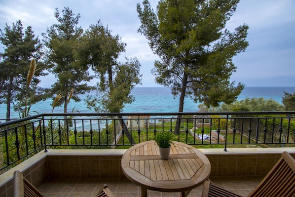 Villa, 3 Bedrooms | Terrace/patio