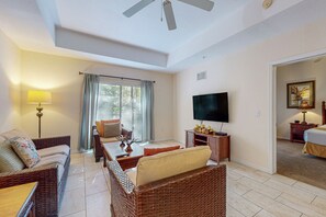 Televisio, pöytäjalkapallopöytä, kirjoja