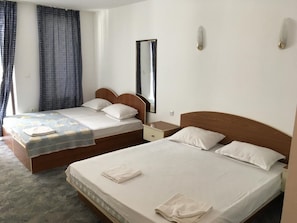 Family Triple Room | Desk, iron/ironing board, free WiFi, bed sheets - Hotel Corona by Asteri Hotels (Sveti Vlas)