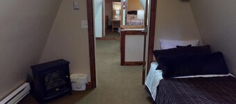 32 MI to YNP | Fire Pit | Creekside Cabin | 3 BR