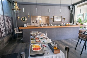 Free daily buffet breakfast