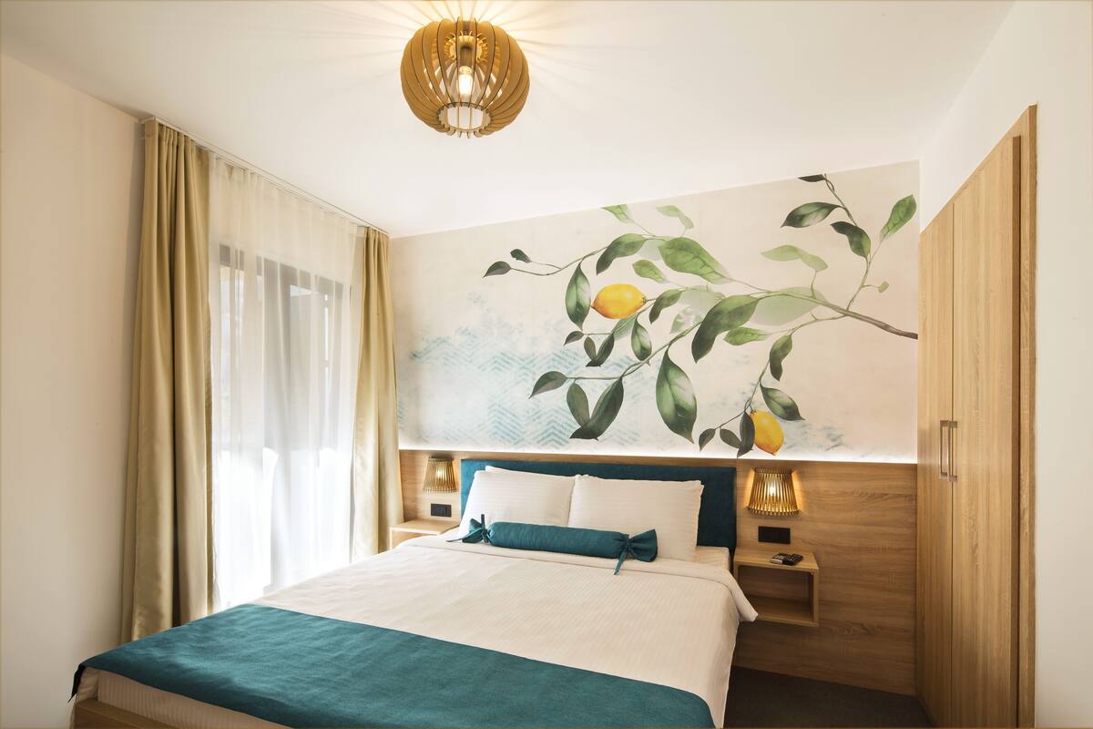 Deluxe Double Room | Minibar, in-room safe, desk, blackout drapes