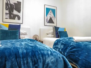 Business Townhome | 2 bilik tidur, langsir/tirai gelap terus, seterika/papan seterika 