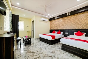 Deluxe Double Room | 1 bedroom, desk, WiFi, bed sheets - OYO 63209 Hotel Ram Ratan Grand (Hyderabad)
