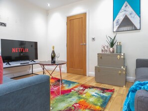 Business Townhome | Living area