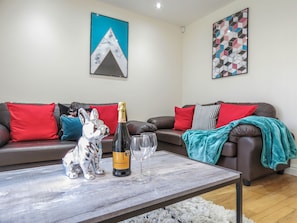 Business Townhome | Living area