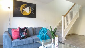 Unclassified image, 3 of 23, button - Tudors eSuites Birmingham House Private Garden Free Parking (Birmingham)