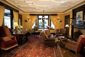 Interior - Private Furnished Rooms near Longwood Medical and Coolidge Corner (Brookline)