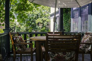 Property grounds - Private Furnished Rooms near Longwood Medical and Coolidge Corner (Brookline)