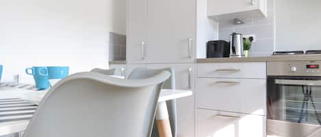 Business Townhome | Private kitchen