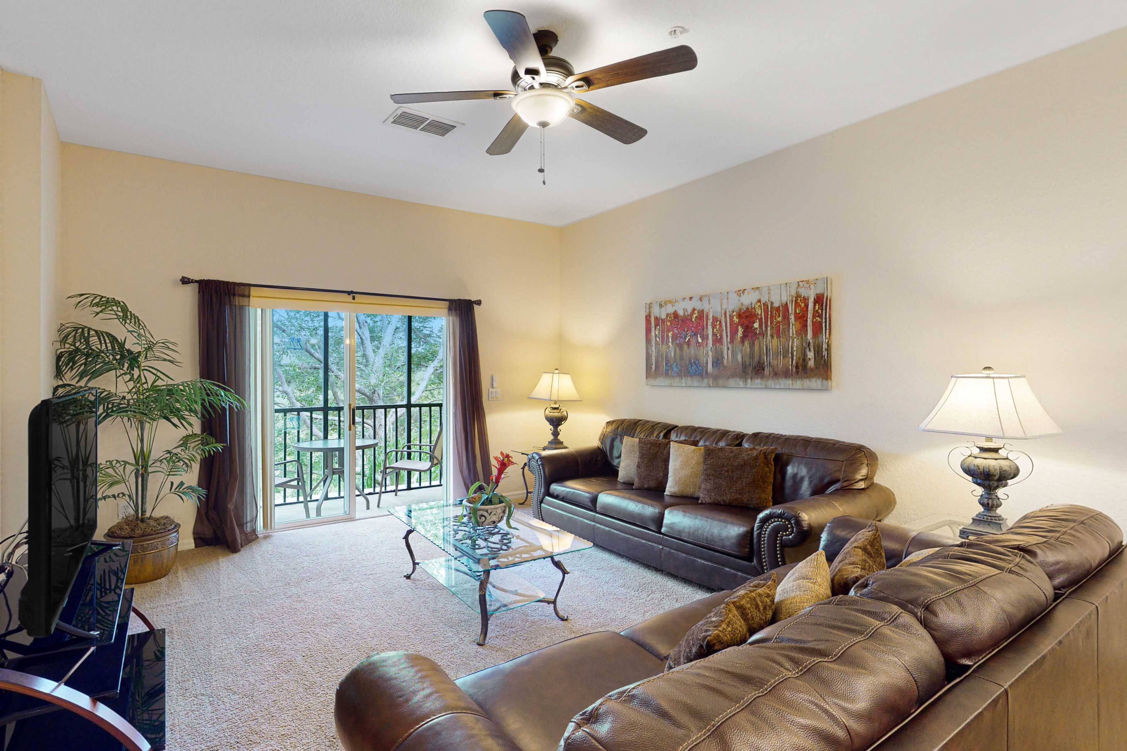 Fernseher, DVD-Player, Tischfußball, Tischtennisplatte