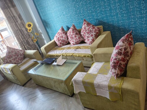 Short Stay Apartment Saket ( Max)