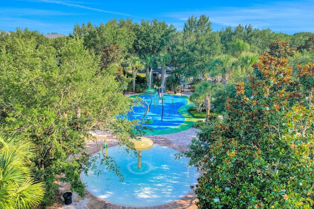 Second-Floor Condo w\/ a Restaurant, Shared Pools, Sauna, Gym, & Tennis Court