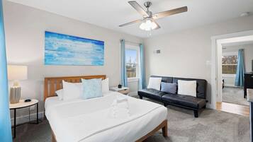 4 habitaciones, escritorio, tabla de planchar con plancha y wifi