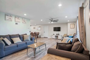 Unclassified image, 4 of 23, button