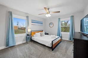 4 bedrooms, desk, iron/ironing board, WiFi - Fishing & Skate Park / 10 mins to Ark / Sleeps 14 (Dry Ridge)