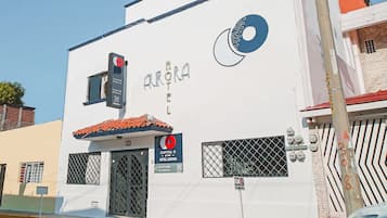 Vista frontal de la propiedad